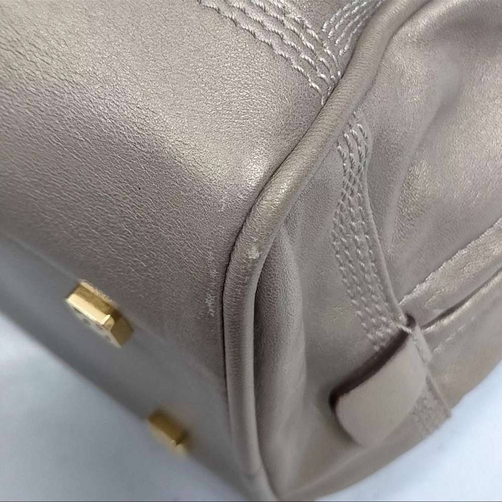 Loewe Gold Hand Bag - Picture 6 of 9